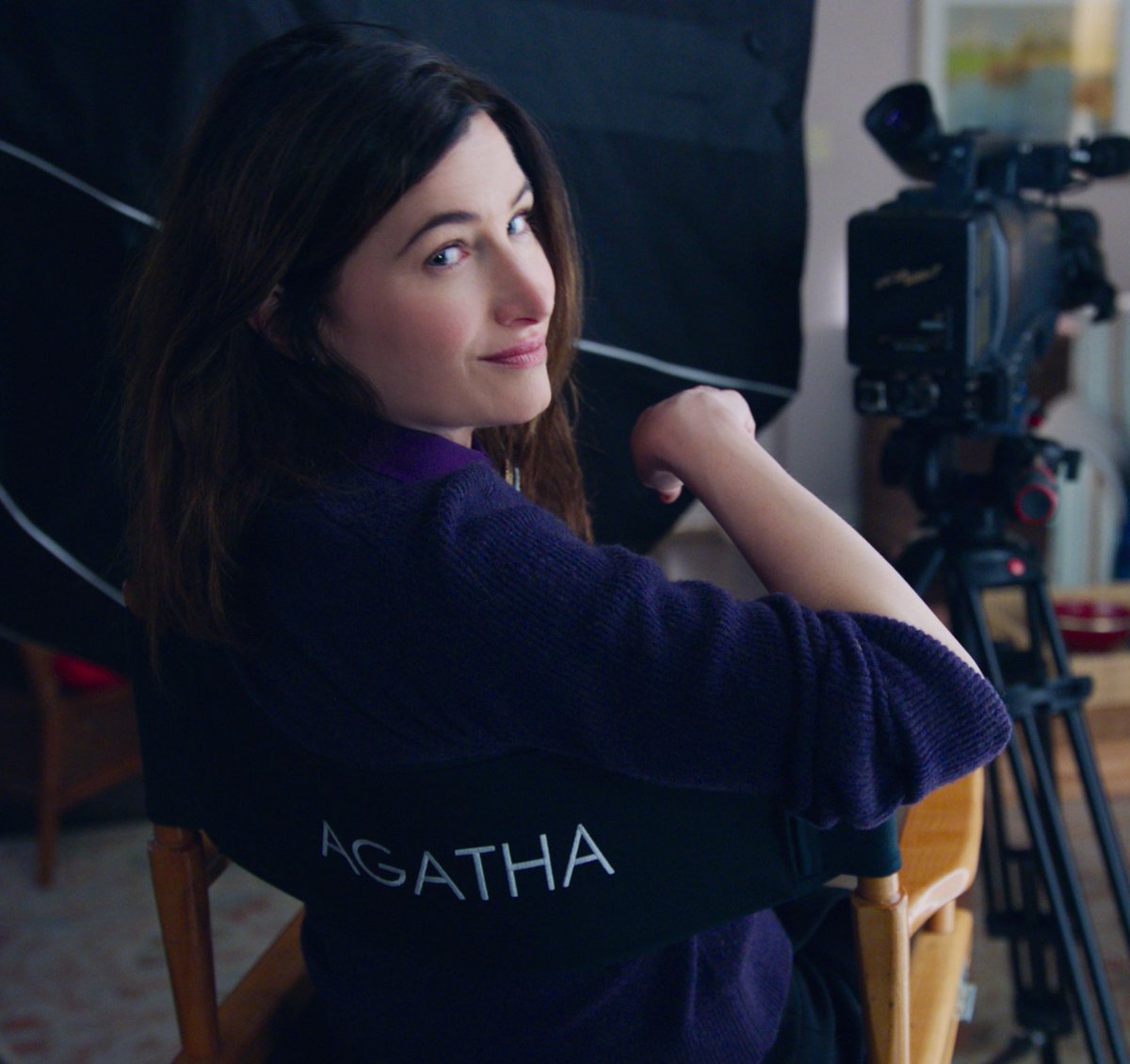 getFANDOM's tweet photo. Kathryn Hahn joins ’Knives Out 2’s stacked cast 🔪

(via @DEADLINE | https://t.co/WB9FDzxKko) https://t.co/nl2toI3DeN