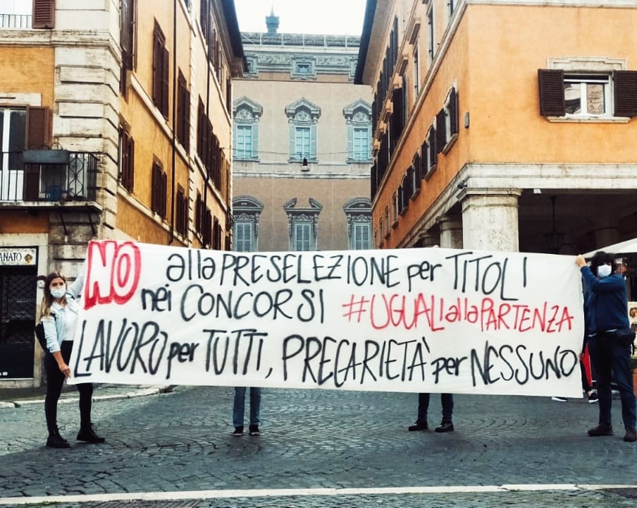 Claudiad9001's tweet photo. VITTORIA! Dopo settimane estenuanti di protesta la campagna   #ugualiallapartenza si conclude al meglio! Approvato emendamento che limita la preselezione per Titoli solo ai profili Tecnici
Libero accesso alle prove per i profili amministrativi. @reteconoscenza #gem @SI_sinistra https://t.co/iBzL5qTu3F