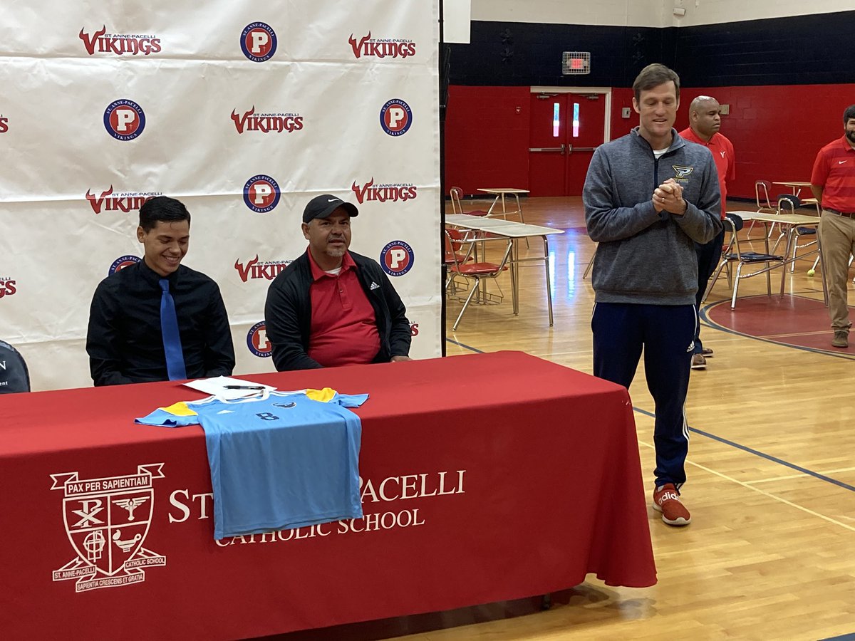 rexcastillotv's tweet photo. Big signing day at @StAnnePacelli as 3 Vikings sign the dotted line on their scholarships! Gabriel Flemming &amp; David Hernandez head to @PointSkyhawks soccer. While Pierre Summers heads to Concordia (Wisconsin) to play football and basketball. @WRBLSports @RecruitGeorgia https://t.co/kyhirL9cjF