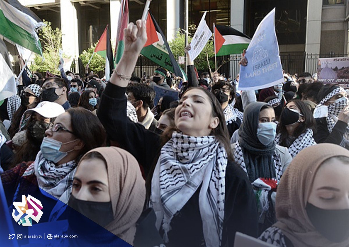 AlarabyTV's tweet photo. مسيرات في #شيكاغو تضامنًا مع سكان #حي_الشيخ_جراح وتنديدًا بهجمات الاحتلال الإسرائيلي على الفلسطينيين في #المسجد_الأقصى وقطاع #غزة 
#فلسطين #غزة_تحت_القصف https://t.co/8b79ftKPK0
