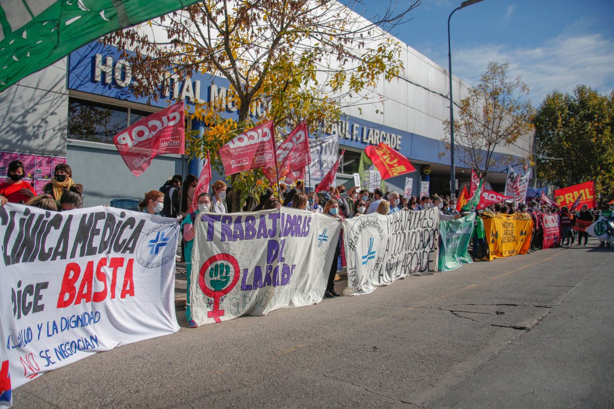 m_dalaison's tweet photo. Trabajadores del Hospital Larcade realizan un paro de 72hs a mas de 100 días de lucha sin ser recibidos por el intendente de San Miguel @jaimemendezh @LarcadeUnidos https://t.co/qKEzodmW9Y