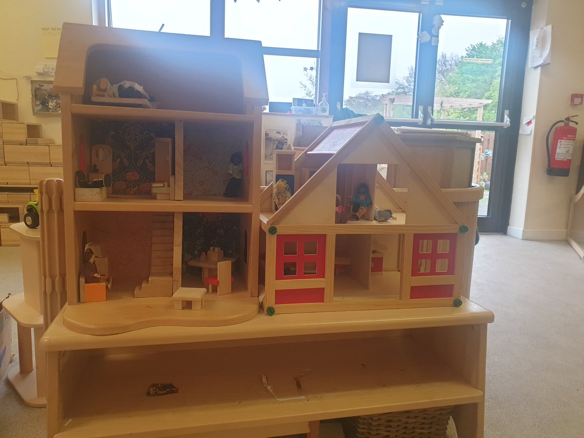 ScotsCornerELC's tweet photo. Recognising the world around our children is so important. Lots of our children have 'two homes' where their family/special people stay & they split their time between houses. We recognised this by adding a second house in their space today #WorldAroundMe #family #relationships https://t.co/8rqAjd6qaA