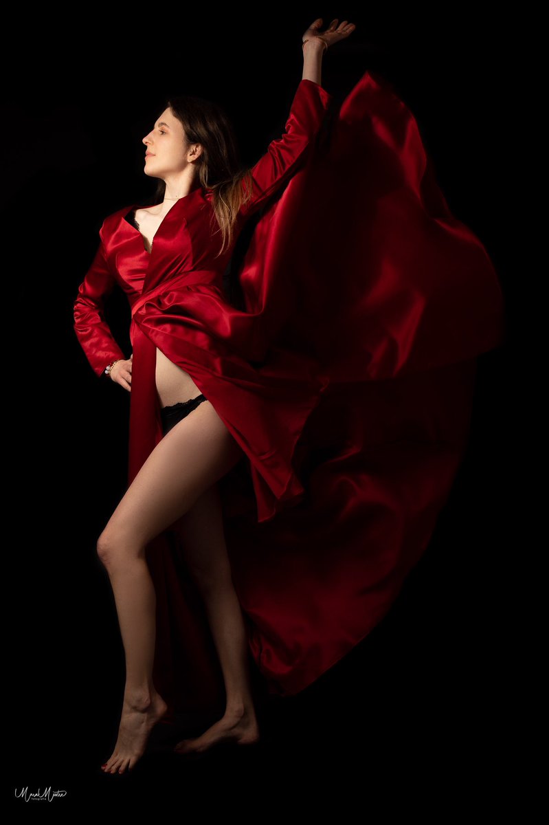 iamcedrine's tweet photo. Mara Mestre 📸 

#modellife #beauty #dress #swissmodel #elegance #woman #grace #passion https://t.co/OgicWbSVVq