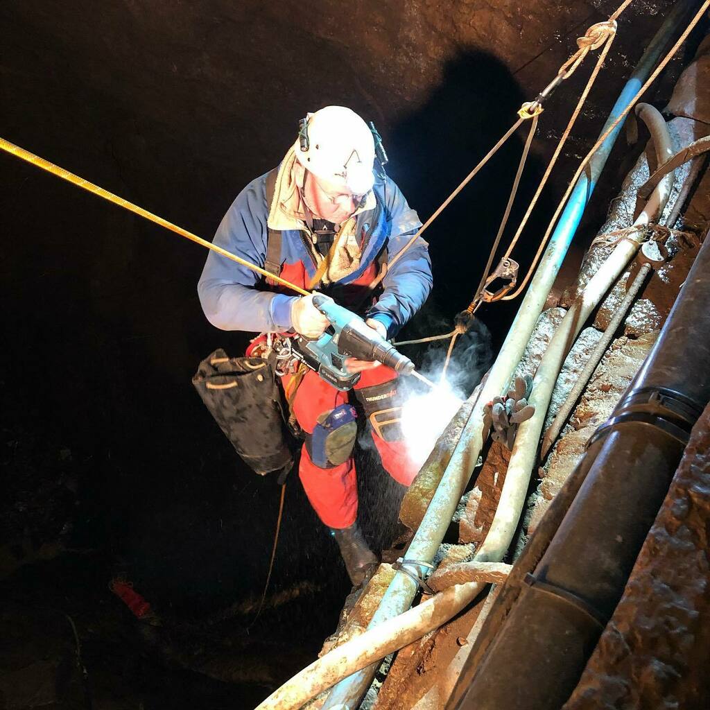 Speedwell Cavern tweet media