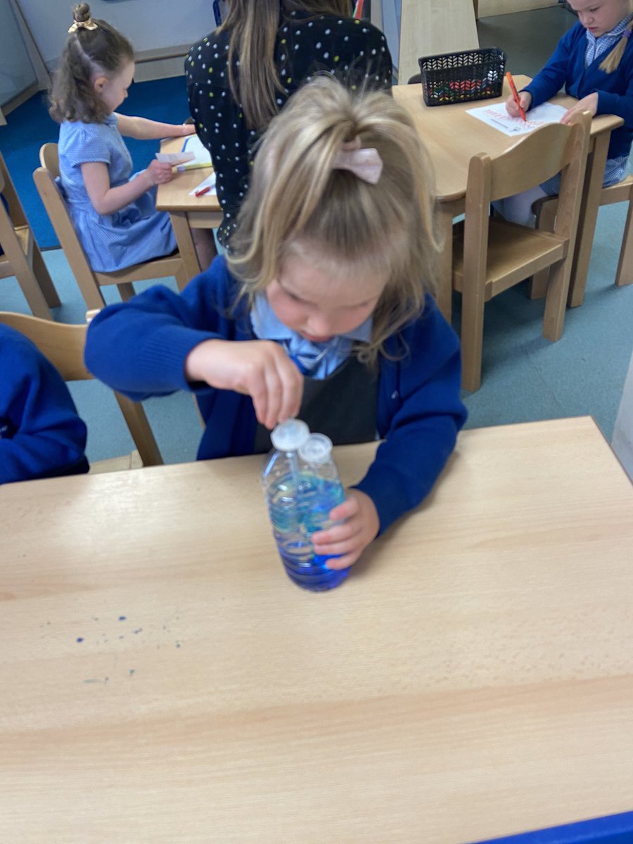rofftschool's tweet photo. Continuing with our investigation into waves...this time with an ocean in a bottle. Great observations as we added food colouring and oil to the water ๐ฆ ๐งช #developingcuriouslearners #exploringmaterials #followingchildrensinterests #childinitiatedlearning https://t.co/NNCYFzpyvC