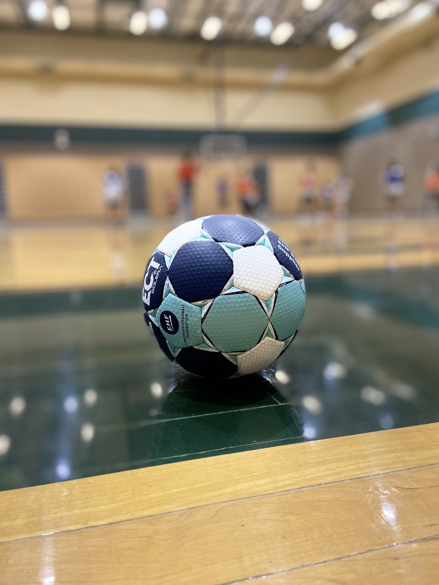 jcouto_ind's tweet photo. We had a choice day today, and no surprise students picked #teamhandball #ehf @USATH #handball #funfordays @zwmsnews @zwestpe https://t.co/VNqSFLdYvK