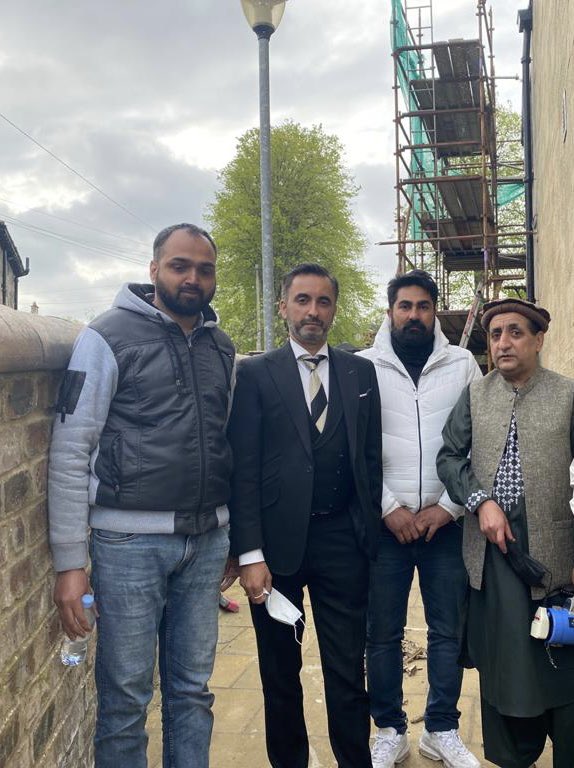 MohammadAsif_1's tweet photo. With boys after their release:

Free after 10 hours. Thank you to the people of Glasgow.

People in Scotland do not want the Tory hostile environment, with UK Home Office raids on our neighbours

I am so proud of this city and it’s people. @NicolaSturgeon #HostileToryEnvironment https://t.co/bmBk8F64b6
