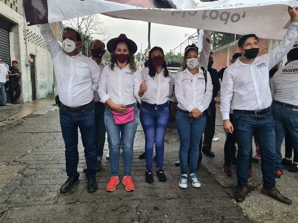 LucyMendozaDom's tweet photo. A pesar de la lluvia, anoche expuse a vecinos de la Col. El Capiri #EmilianoZapata mis propuestas en beneficio de la comunidad.
Como Diputada Local #DistritoVIII legislaré por el bien de tod@s.

#DiputadaLocal
#SigamosHaciendoHistoria
#YoConLucy
#MORENA2021 https://t.co/2SNHDFQ58w