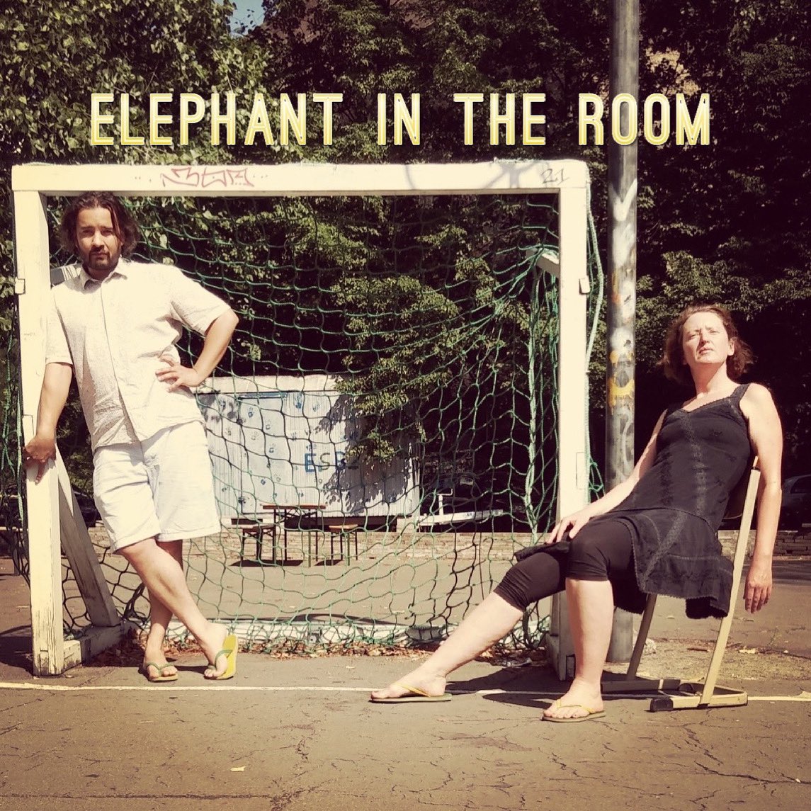 BuehnenRausch's tweet image. #DieRebellen sind am Freitagabend (21h) bei uns im #BühnenRausch zu Gast und streamen das Format #ElephantintheRoom das erste Mal auf Deutsch ... 
#WirliebenImpro #WirlebenImpro #Improistgeil #ImproLiveStream #Kunstistsystemrelevant