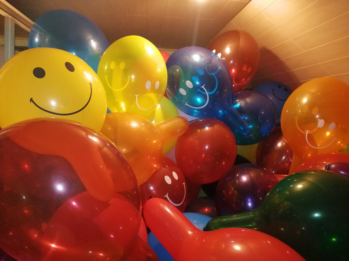 Hallstahl's tweet photo. @BalloonBear2 I've already started to inflate a few. Would definitely need a hand to fill the rest of the room, though. 😏 https://t.co/uEqkxtyxah