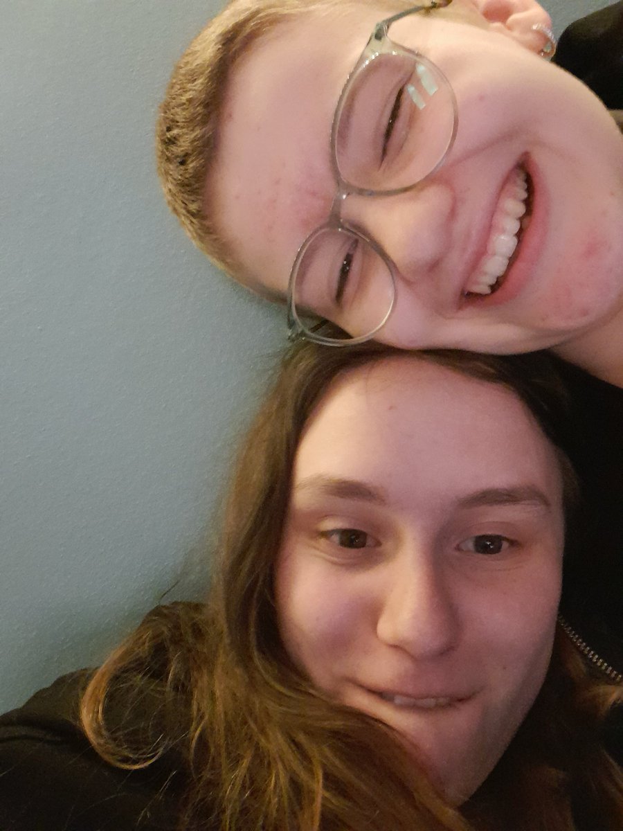 debby_0_0_'s tweet photo. Aii der Stream war wirklich super *-* ich glaube @emy_ollivander
Und ich haben durchgehend gelacht xD🐨💚
Und wir sind genau an den selben Stellen ausgerastet xD Ducklp ist btw ein echt guter YouTuber😂💚
#binichjetztfame @dagilp_lbh https://t.co/9Ddhym32pv
