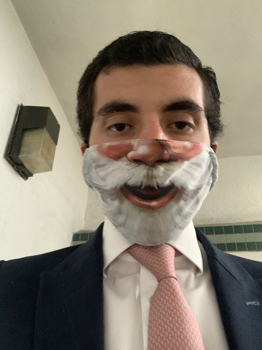 GuitarricaDelg's tweet photo. Perdí todos mis tapabocas y este fue el único que encontré. La culera de la MP no se para de reír de mi. Odio aquí. https://t.co/hAQm1Hhn0q