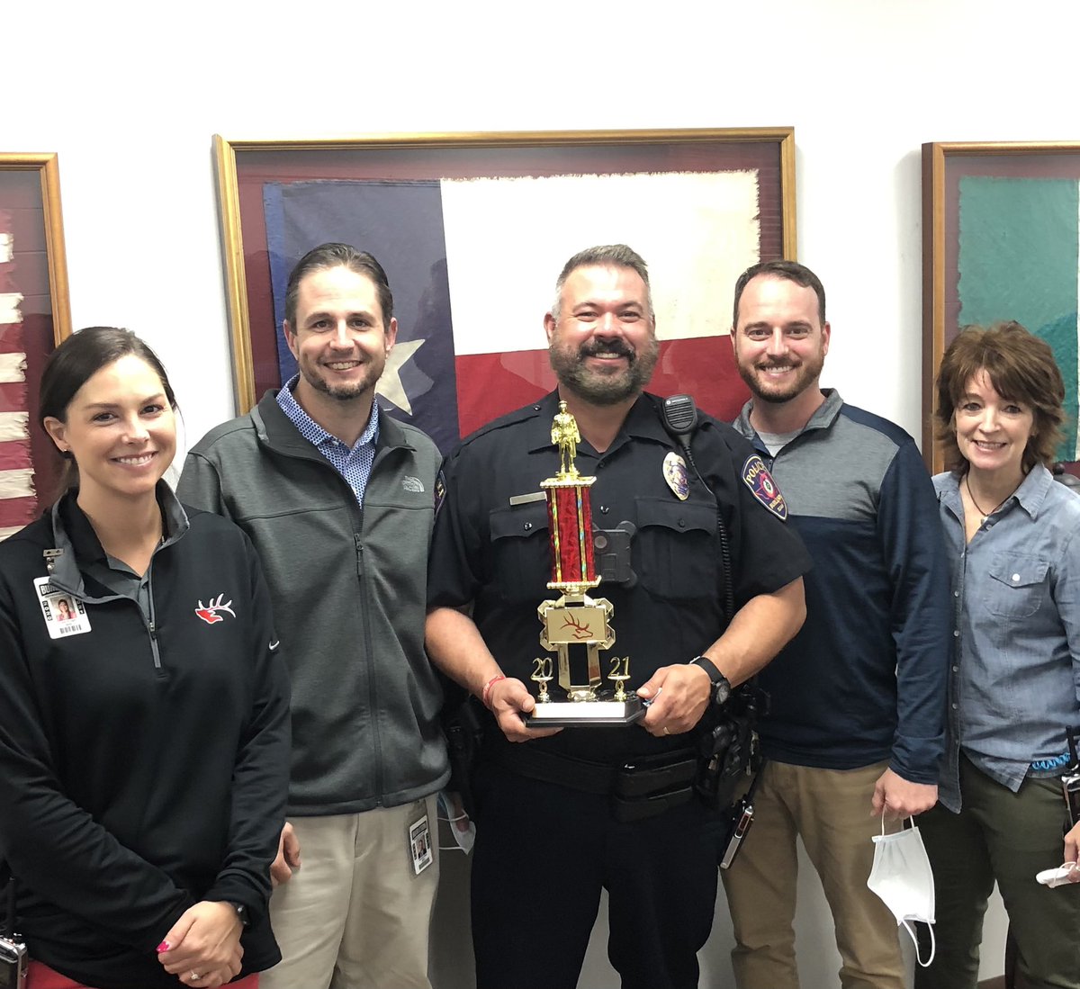 To the #1 SRO and the <a href="/BurlesonPolice/">Burleson Police</a> 👮‍♂️ 👮 Thanks Officer Grace !!!#inpartnershipwiththecommunity <a href="/BHSElks/">Burleson High School</a> <a href="/BurlesonPolice/">Burleson Police</a>