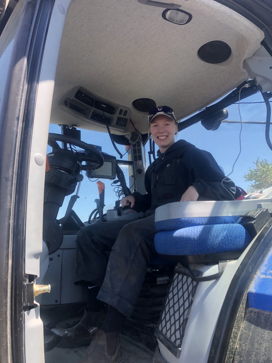 muddeit's tweet image. 4th generation planting this ground today one happy girl and one proud pop looking down