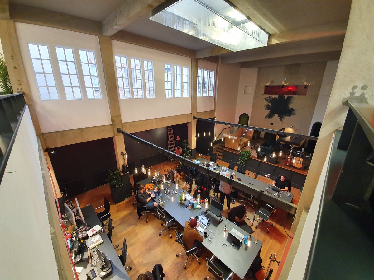 The Main Nave: the vivacious heart at the centre of Salty Commune.  ⁣
⁣
#saltycommune #coworkingspace #hackney #shoreditch #hoxton #cambridgeheath #bethnalgreen #oldstreet #liverpoolstreet #londonfields #haggerston #creative #creativecommunity