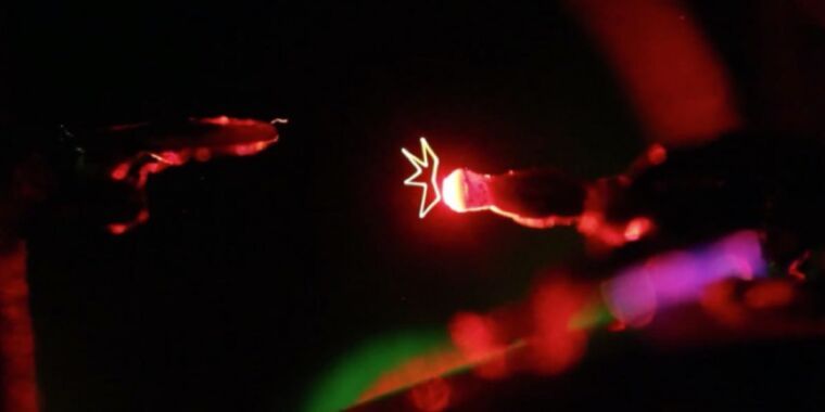 n3ur0's tweet photo. Maybe the seeds of the holodeck of our future? Exciting to see recent progress in screenless volumetric displays. https://t.co/7Jw0qA7gJH

#tech #science #deeptech https://t.co/c3wkBIpcq9