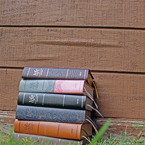 NIVBible's tweet image. Filled with over 10,000 notes, charts, diagrams, character profiles, maps &amp;amp; more, the recently updated NIV Life Application Study Bible helps you apply God’s Word to your daily life. Shop: bibl.es/3sxy1sO

#niv #nivbible #lifeapplication