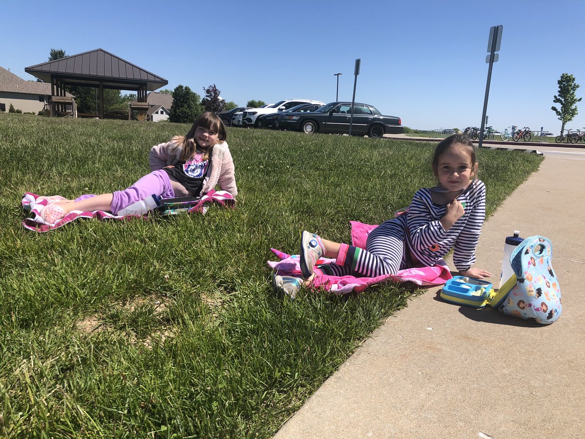 msconcannonbeu's tweet photo. L is for lunch outside on this beautiful Spring day! ☀️ @BeulahRalphElem #cpsbest #actuallywecan #ABCcountdown #countdowntosummer #kindergarten #picnic https://t.co/IYgFr7ICDD