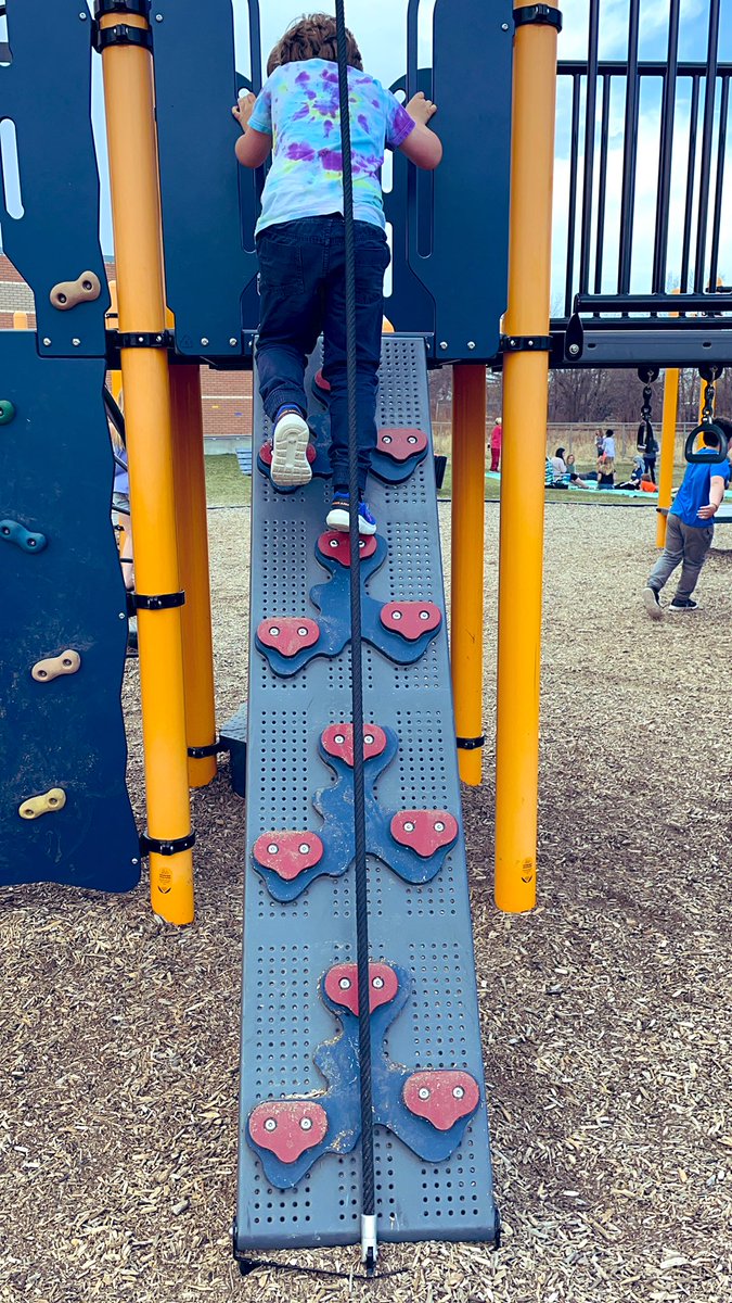 room6journey's tweet photo. Subtraction- how many rocks are left to climb?
Skip counting- by 3
Estimating- how long it takes me to get across
Shapes- I see a triangle
#playgroundmath @WpgBeachSchool https://t.co/OrgUzujArH