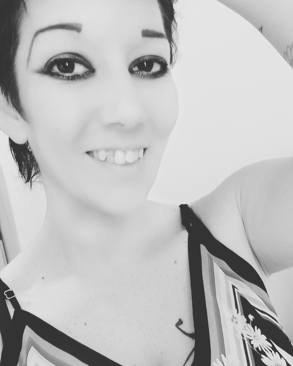 milacram's tweet photo. 9 more days till ze BIG MOVE
Gonna be chilling in Realm Royale 
Streaming within ze hour-ziez!!
https://t.co/7fVgPbNgwD 

#twitchgamer #twitch #mentalhealth #frameofmind #goddess #gamerchick #chillvibes https://t.co/ItdziUaKGc