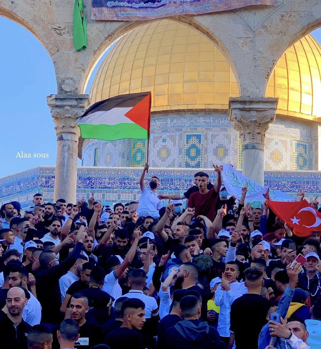 slowilahim's tweet photo. #MescidiAksa’ da #Bayram Namazı Sonrası...
#Kudüs🇵🇸 https://t.co/a5gLy7Vxk8