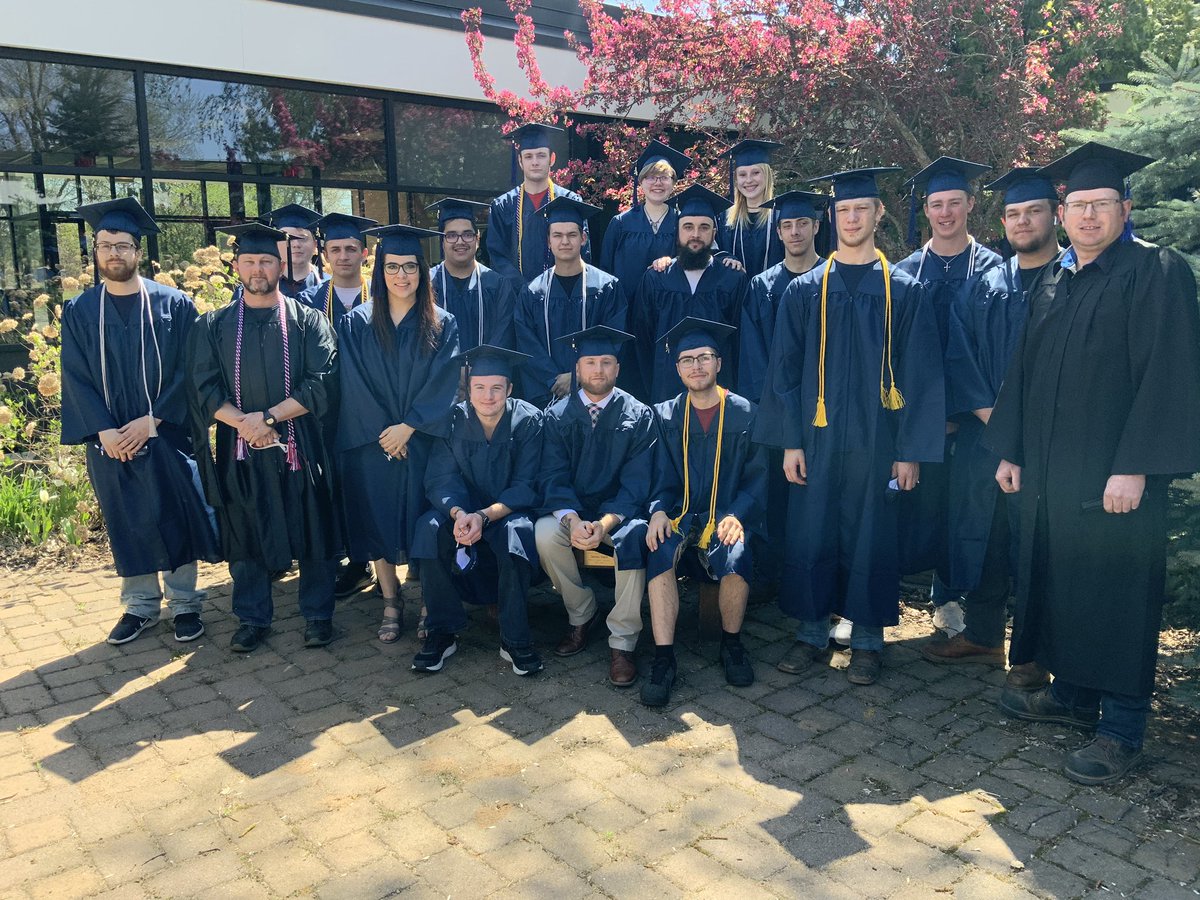 clcmnedu's tweet photo. Brainerd CTE commencement ceremonies premiere tonight at 7pm! Catch them on our Facebook page or our website. There are TWO ceremonies premiering at 7pm; one for the 10am ceremony and one for the noon ceremony.
Congrats, graduates!
#CLCgrad2021 #clcstrong https://t.co/3yYp0OIBDg