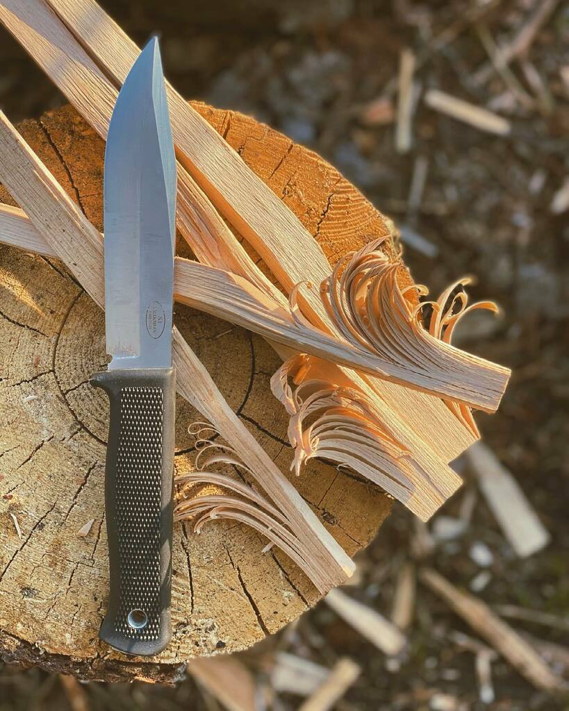 mustaninja's tweet photo. First outing with the Fällkniven S1. So far feels like the perfect knife for all around camp duties. @officialfallkniven #fallkniven #fällknivens1 #bushcraft #knife https://t.co/aWDRd3wOgC https://t.co/3ejkIoh8in