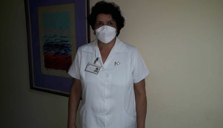 SaludDPinar's tweet photo. Una extensa hoja de servicio acumula la Lic. Delfina Hernández, quien decidió -hace ya 44 años- ejercer tan noble labor. Con la experiencia adquirida y junto a su colectivo ella desanda los pasillos del Hospital Santamaría✍️@Radio_Guama 👉https://t.co/XnpVIvznoc #CubaPorLaVida https://t.co/LTR8XLmVJl