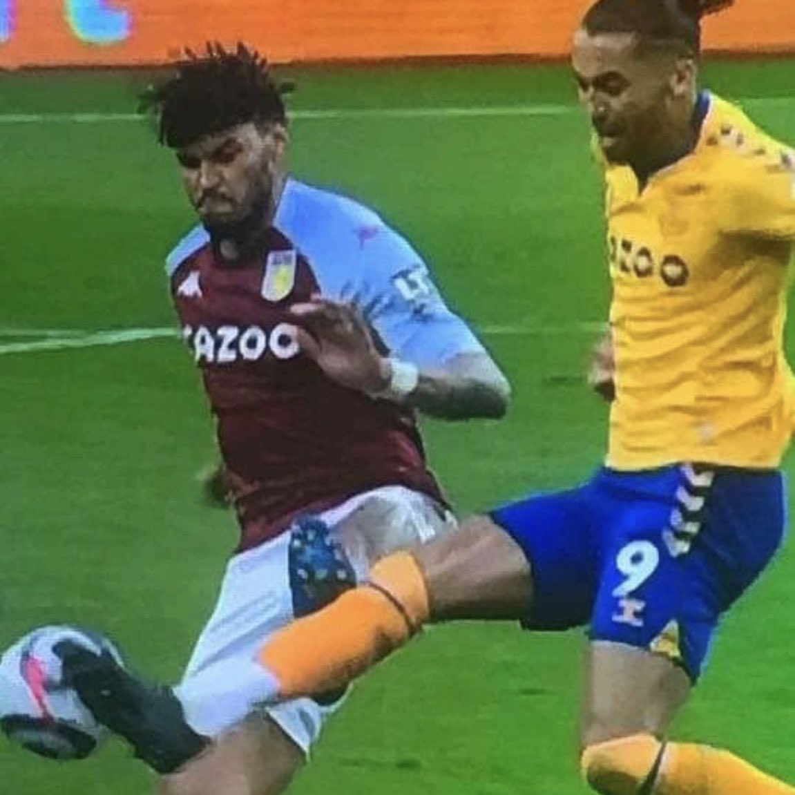 EvertonNewsFeed's tweet photo. Not even a caution by the way🤷🏻‍♂️ https://t.co/j0nSaKhpwu