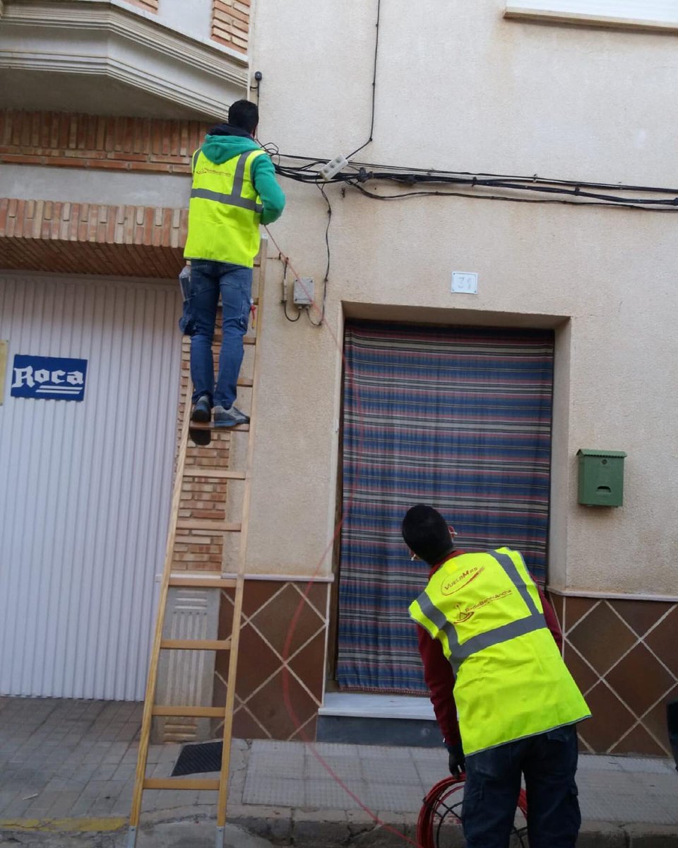 radiobandaancha's tweet photo. 📡💪🏽 Seguimos extendiendo nuestra red en Castellar, los vecinos felices por ello y nosotros aún más de cumplir expectativas y metas nuevas 💪🏽📡 

🟢⚪️ RBA LLEGANDO SIEMPRE DONDE OTROS NO LLEGAN ⚪️🟢 
#RBA #telecomunicaciones #fibra #internet #castellardesantiago https://t.co/TNguYkhNZU