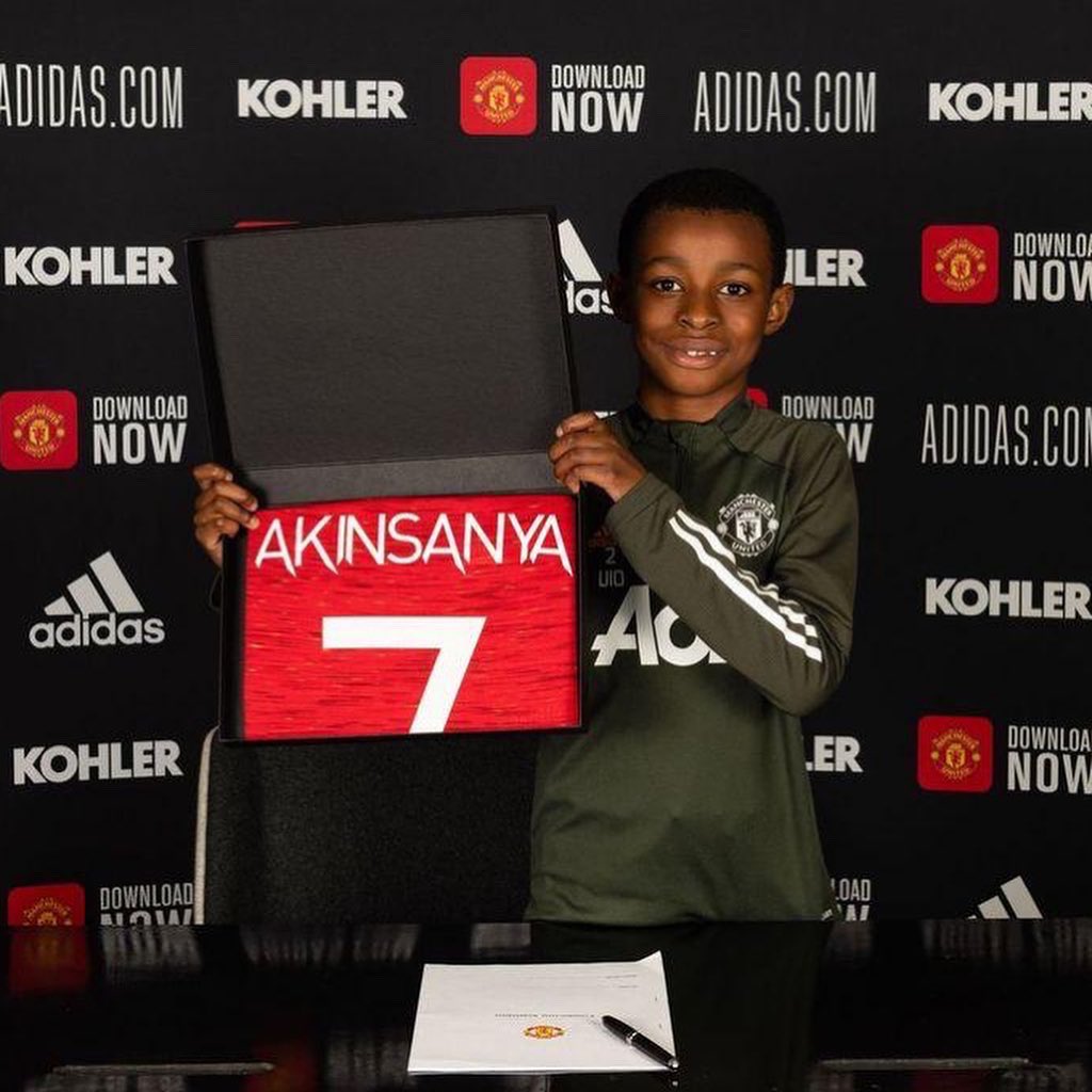 JNSFootball's tweet photo. Huge congratulations to JNS Football U10 baller Joseph Akinsanya who finally! (Due to covid) officially signed for  #ManchesterUnited 🔴⚫️
#MUFC https://t.co/lskRSgzBKp
