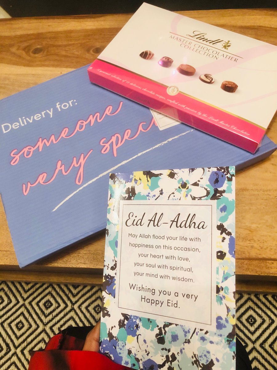 MissNAlii's tweet photo. Just got home to the loveliest delivery, thank you @khpa_s &amp; @BlandCatherine! Definitely work with the best team ❤️ #EID2021 https://t.co/pSOvDegJ5C