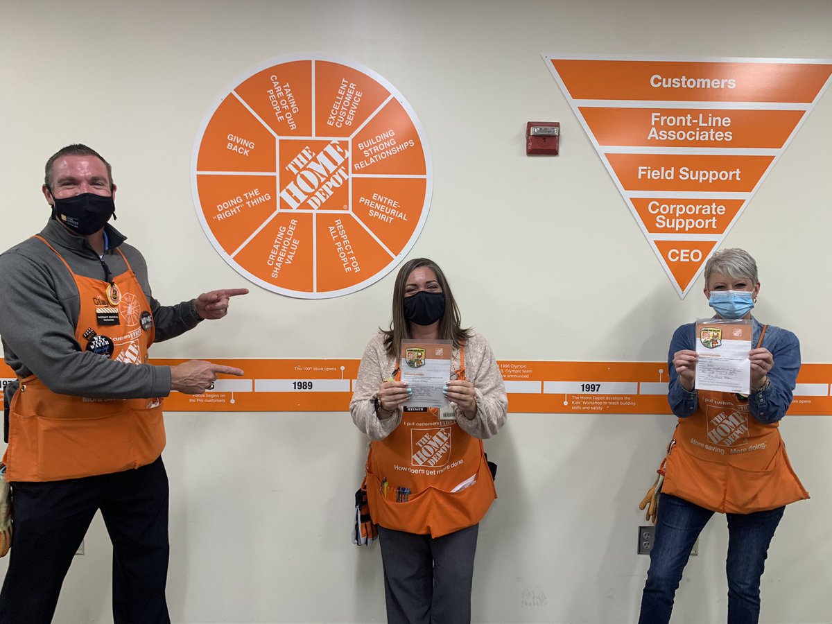 DSM Clay stopped by 6583 to recognize the #1 SASM in D6 and COS for their AMAZING performance and partnership in Q1!!!!