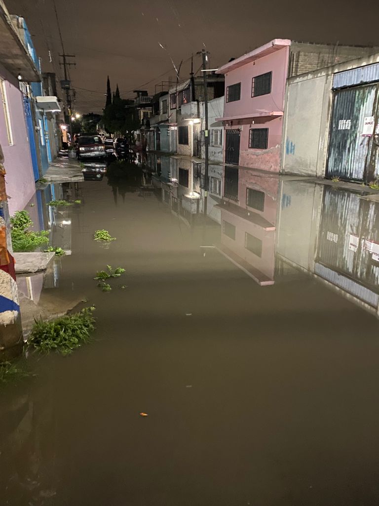 EcatepecPako's tweet photo. Mientras en #Ecatepec la falta de agua es una constante, cualquier lluvia deja anegadas colonias enteras. Por eso, una de mis principales propuestas es la creación de una oficina que se especialice en la transferencia de tecnología sobre sistemas de captación de aguas de lluvia https://t.co/OP14Hy5mlf