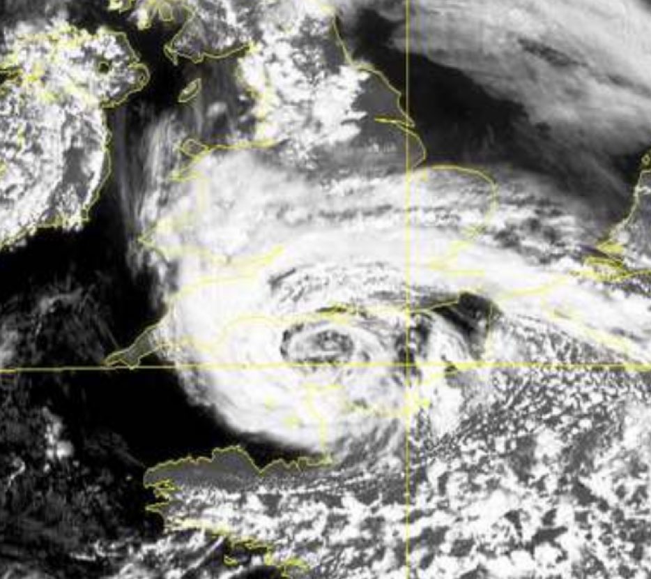 Very impressive low pressure swirl in the channel today which impacted SW U.K. with heavy and persistent rain! via the Meteoradar #satellite image; #severeweather #ukweather