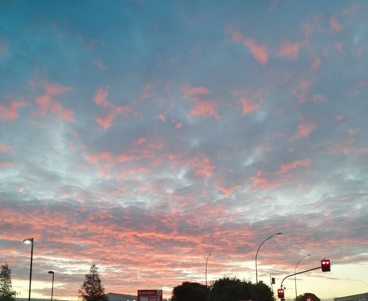 CaladanLuke's tweet photo. Sunset at the bottom of the world makes for a nice sky box. #gamedev   #NewZealand https://t.co/O9rVZk9igZ