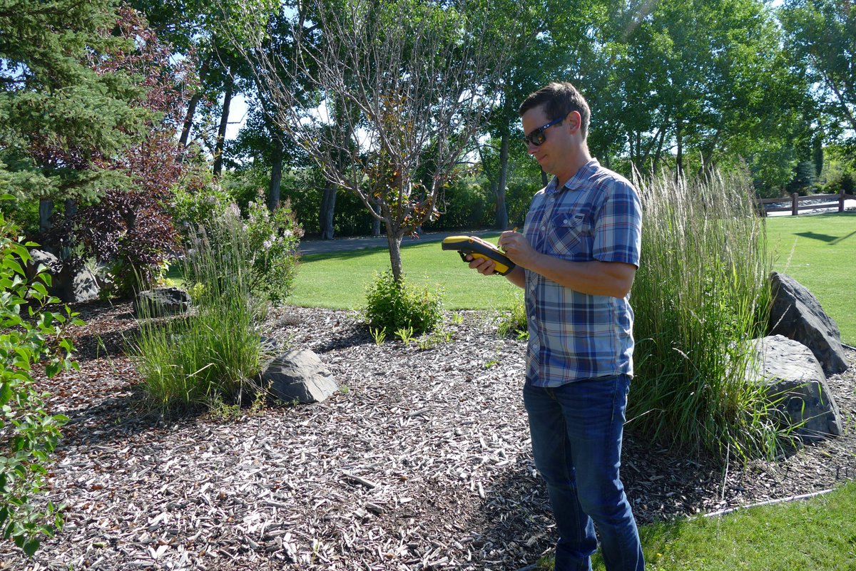 TopSpray's tweet image. Are you considering a blower truck mulch application?  Our estimator uses a hand-held GPS for accurate measurements of your beds. 
Call (888.516.8524) for a free no obligation estimate today!
#topspray #blowertruckestimate