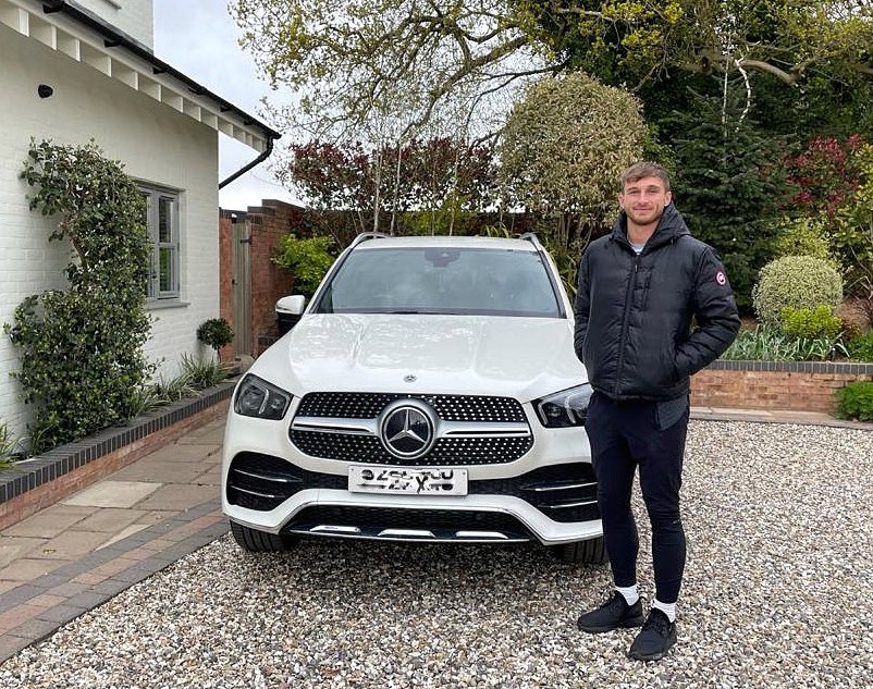 CarbonVIP's tweet image. A pleasure as always to supply returning customer @_joshbassett  and his family with their new car. Thank you again and enjoy team Bass 😎