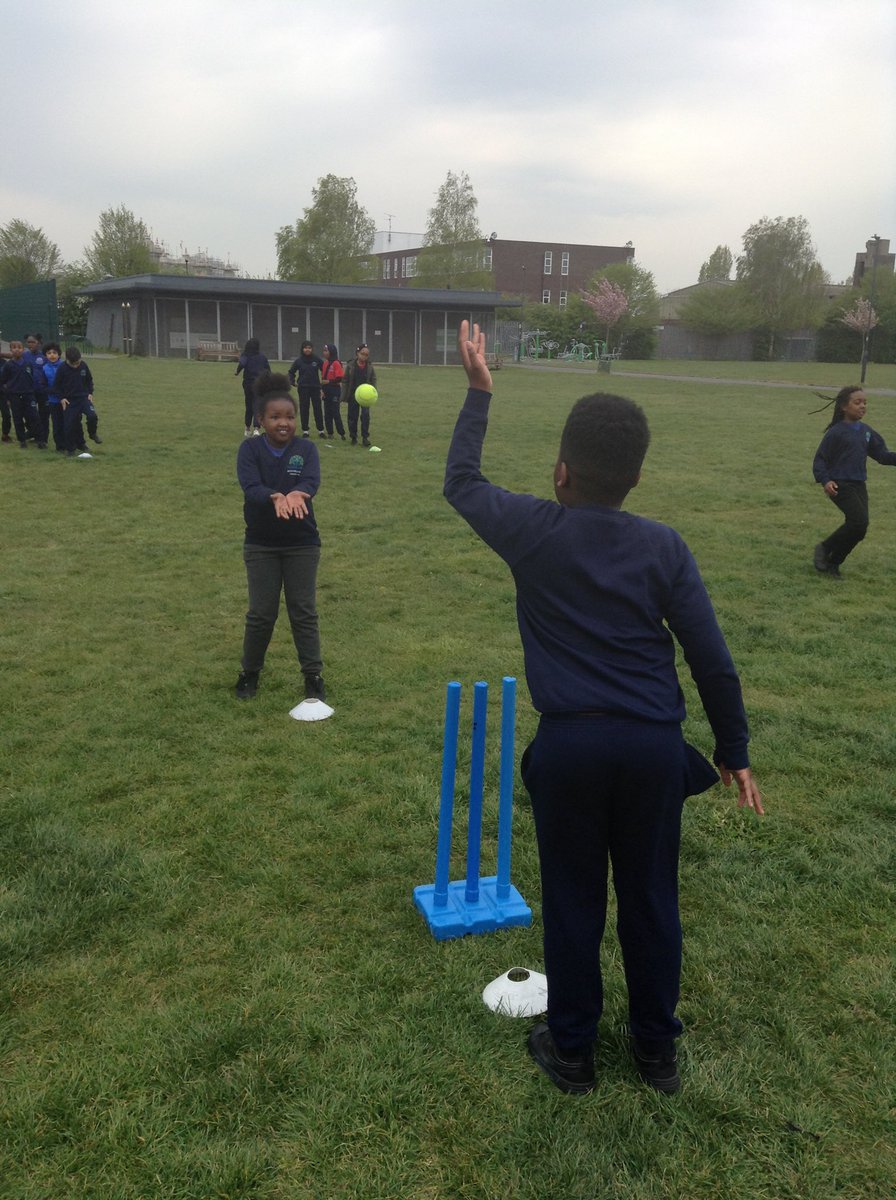 MBrookprimary's tweet photo. Year 4 thoroughly enjoyed their cricket sessions this week courtesy of @platformLDN1 ๐ #Cricket #Sport #LearningForLife #NewChallenge #MBrookSTARS #challenge https://t.co/JcD0Hw5KNA