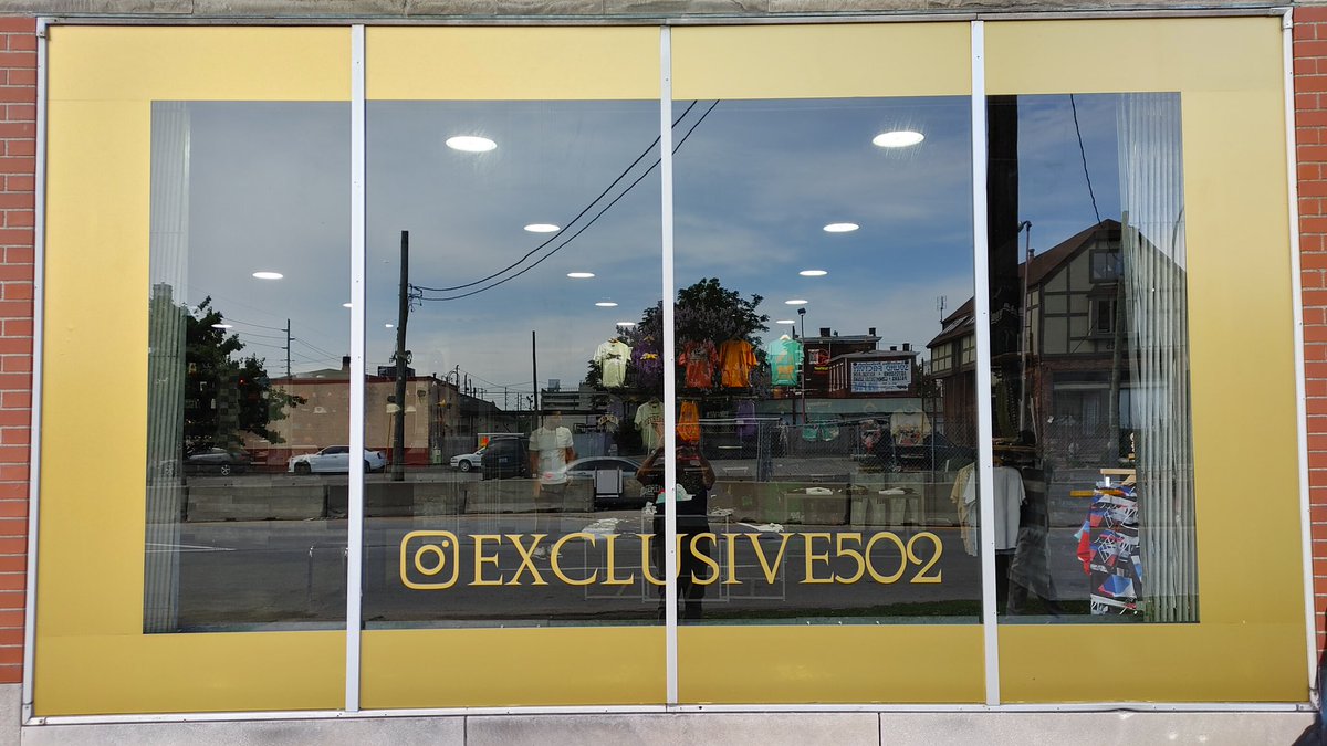 Big windows can be converted into effective messaging and branding!
A combination of perforated vinyl, to allow light but block a view, along with cut premium vinyl provides a variety of looks and visibility!

#signaramadowntown #vinyl #windowvinyl #premiumvinyl #windowgraphics