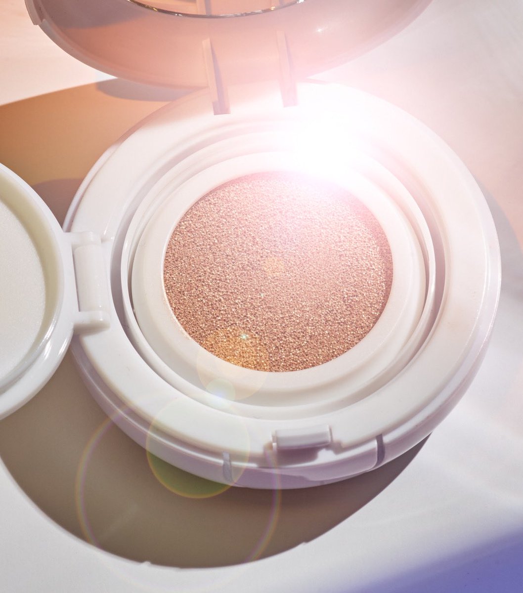 EM Cosmetics tweet media