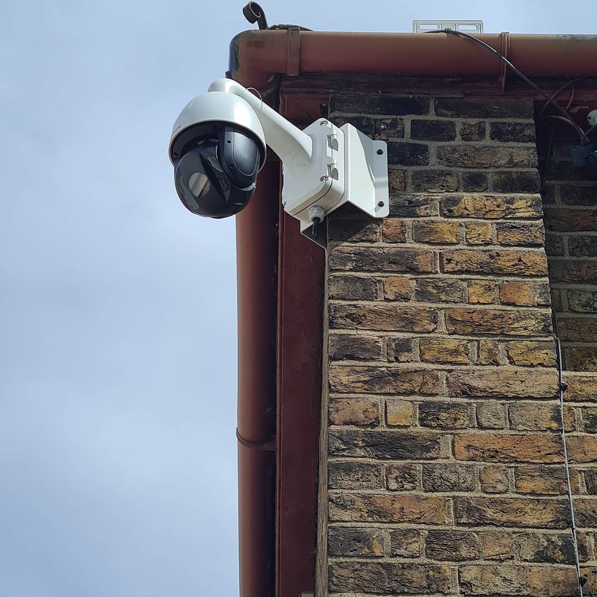 searchfiresec's tweet photo. @HIKVISIONUK CCTV and @Pyronix Intruder Alarm system installed in Hillingdon. PTZ with smart tracking and acusense technology. 

#security #securityservices #SSAIB #Hikvision #Pyronix #Hillingdon #Uxbridge #CCTV https://t.co/SbrhYLL7ZW