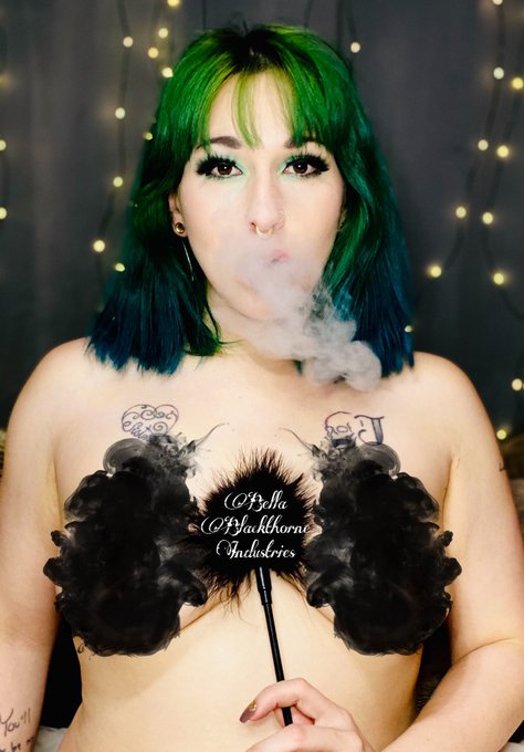 Happy Thursday my wonderful humans 💋 https://t.co/pWg4qfpLhV