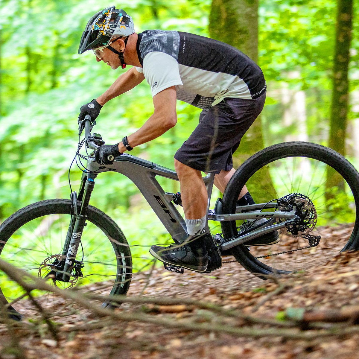 bepartofthebht1's tweet photo. Habt Ihr auch den Vatertag für einen netten Trailride genutzt ?
We did it... und haben es  auf den Flowtrails in unser Premiumpartnerregion @BadOrb wahrlich genossen ! 🤙

#bhbikes
#atomX
#emtb
#emountainbike
#mountainbike
#mountainbiking
#puremtbpassion https://t.co/0AqM5hoLrp