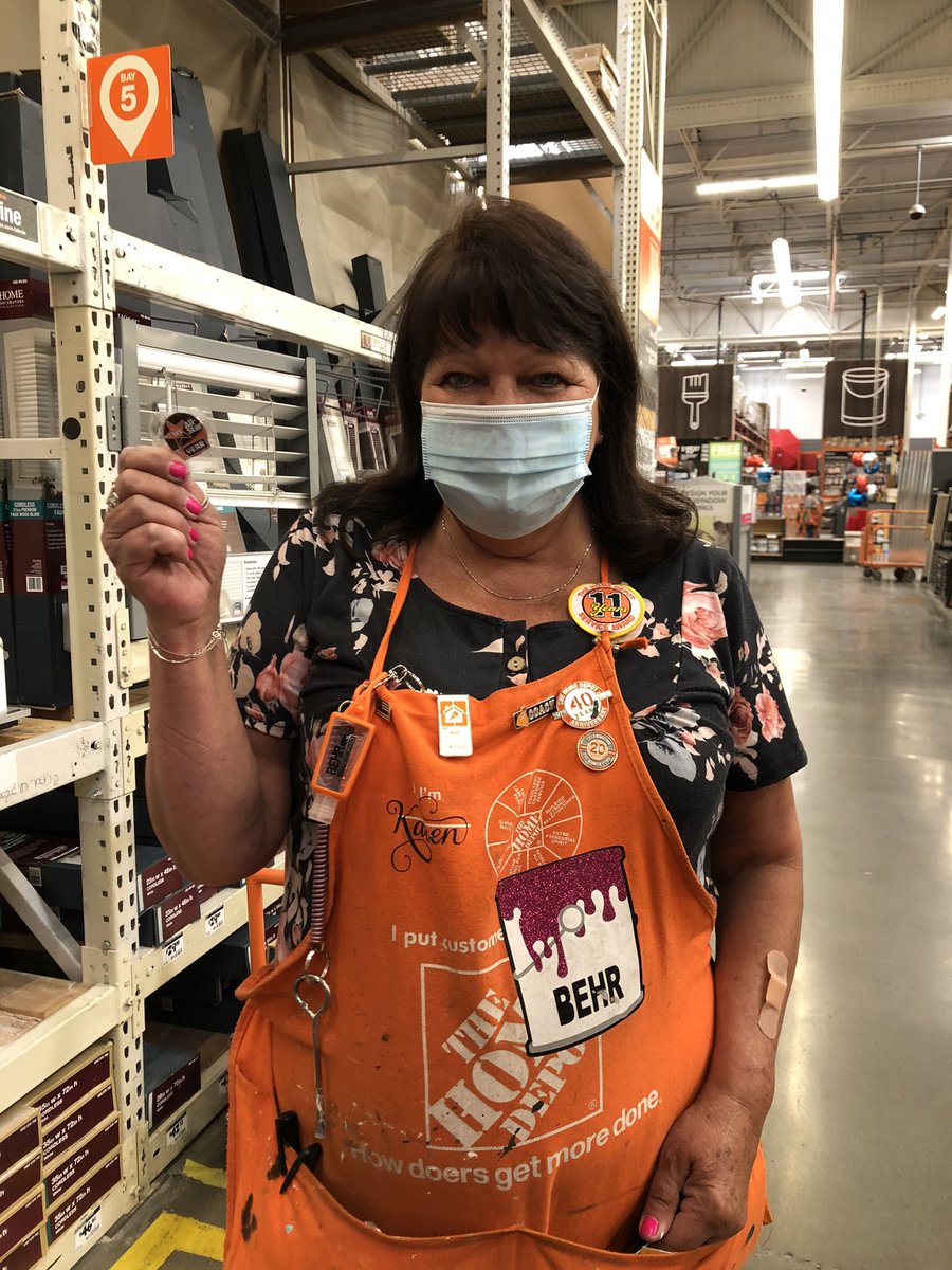 badeker_kelly's tweet photo. 🥳 Congratulations to Karen D24 on receiving her INFOCUS All Star pin! Nice job!! 100% for 1 year!🥳 #InFocusAllStar #RanchoProud #D172Driven @MarezAlicia @Mauricio_0652 @GabrielTHD0652 @brendiuxmtez @KenSummers_THD https://t.co/zo9YQBeCmX