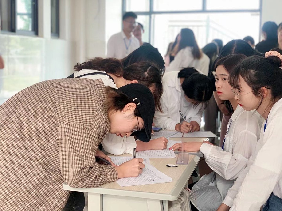 seedsofempower's tweet photo. 1001 stories are receiving a lot of attention in Tengchong, China!
Local high school students actively signed up to be storytellers and so many local college volunteers wanted to get involved. We are impressed by their enthusiasm for this education project! https://t.co/g8efOk6NCY