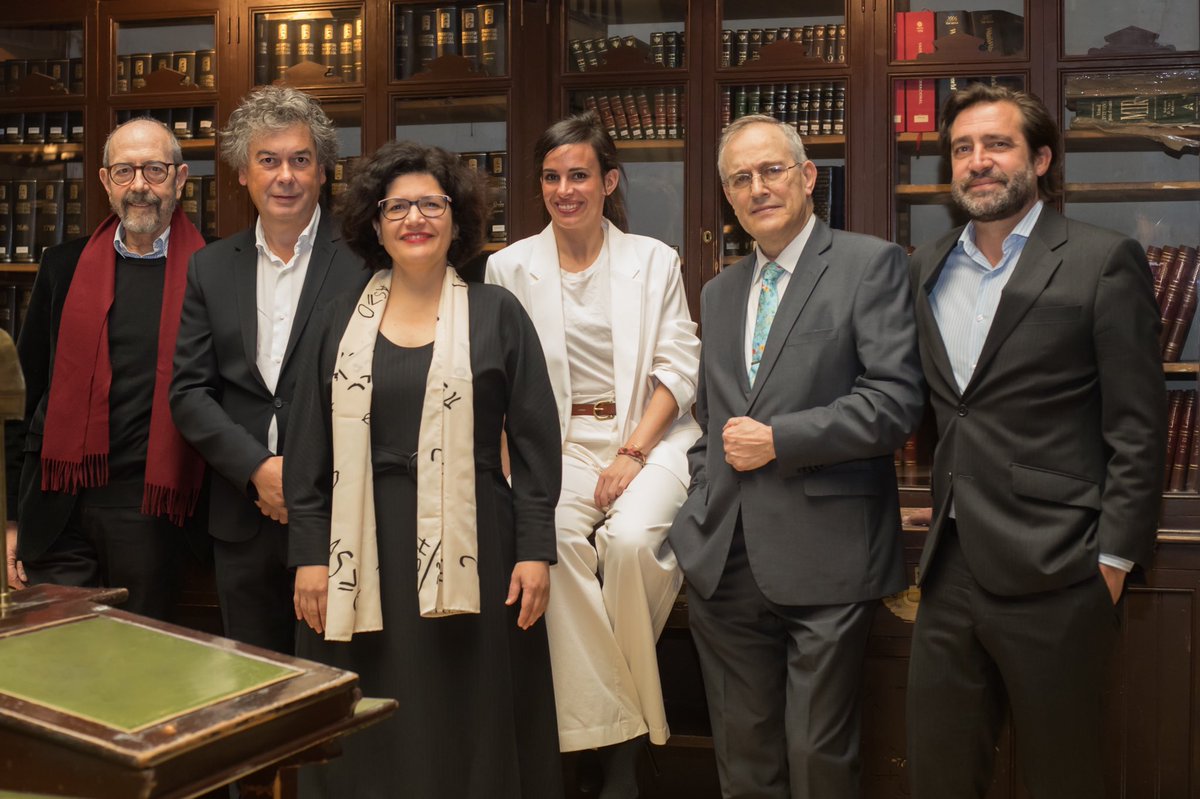 Nos hace muy felices por fin poder presentaros nuestra candidatura a la Junta de Gobierno.  Si quieres encender la luz del Ateneo de Madrid 
 
VOTA GRUPO 1820
 
Elecciones a la Junta de Gobierno del 31 de mayo. Estos son nuestro candidatos. #grupo1820 #encenderlaluz