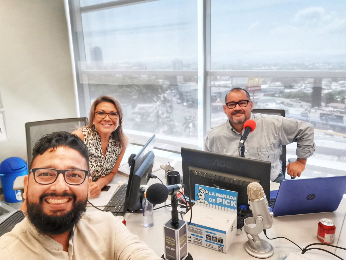 jcthola's tweet photo. Una buena tertulia con @dianavytony en la sección #Mertech tecnología y marketing, hoy hablamos de la importancia y ventajas de que las empresas tengan una página web. Te extrañamos @oscaritohdz https://t.co/sxN00WASeP
