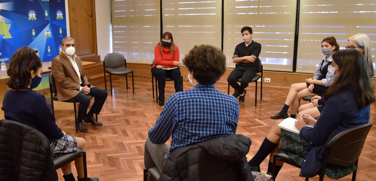 alfarogerman's tweet photo. Estuvimos hablando largamente sobre la política actual en Tucumán y la importancia de su rol en la militancia estudiantil y social.
Las nuevas generaciones son el motor de las nuevas ideas y tenemos que tenerlas siempre presente. 🙌
#Juventudes #UEST https://t.co/q9Qyz1Oxux