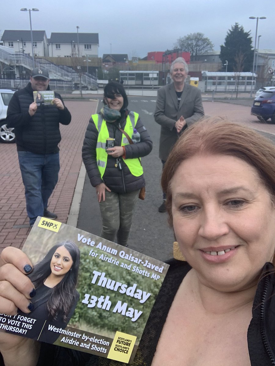Myself & @richardwalker5 @StephySNP @AirdrieShottSNP out doing the last eve of poll #gotv for @AnumQaisarJaved also lovely to bump into @CampbellSNP my @WomenForIndy sister & the ever lovely @GavNewlandsSNP & all the incredible @theSNP HQ team 🙌🏻😍 good luck Anum ❤️❤️👏🏻